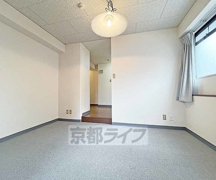 カーサ高辻701の居間