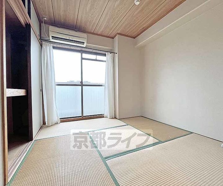 カーサ高辻701の居間