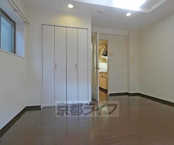 クリオジーテ七条の居間