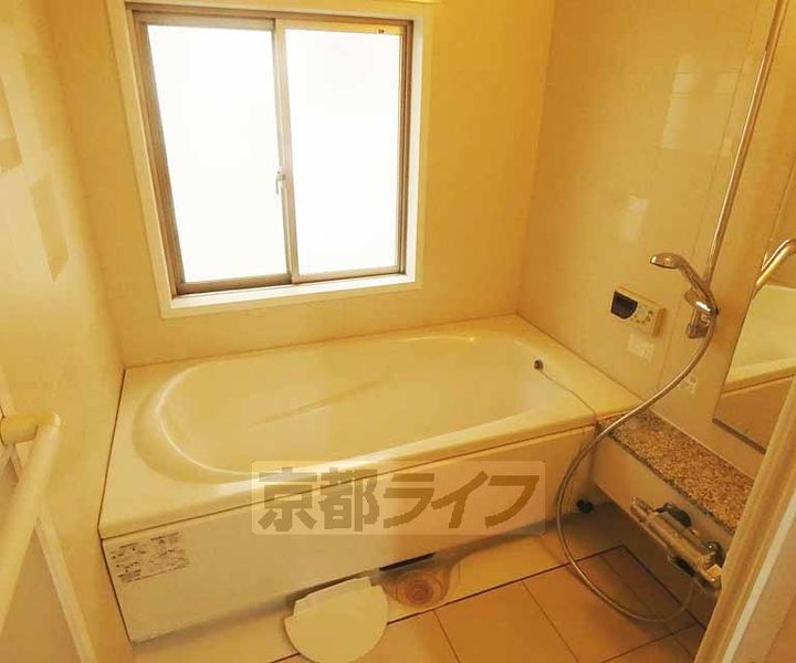 シュシュパルク六条院302の風呂