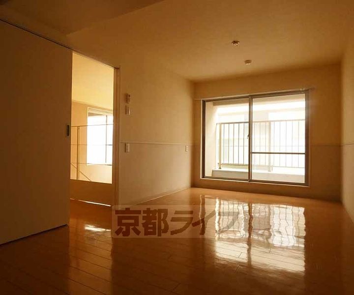 シュシュパルク六条院302の居間