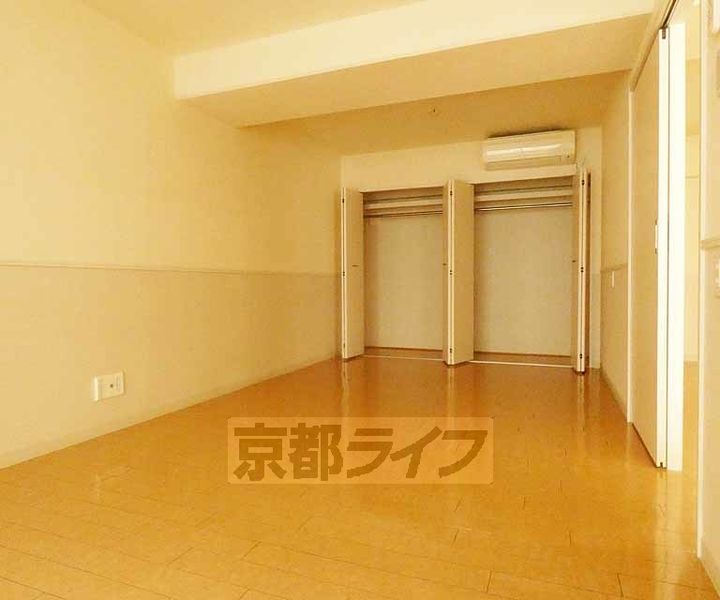 シュシュパルク六条院302の居間