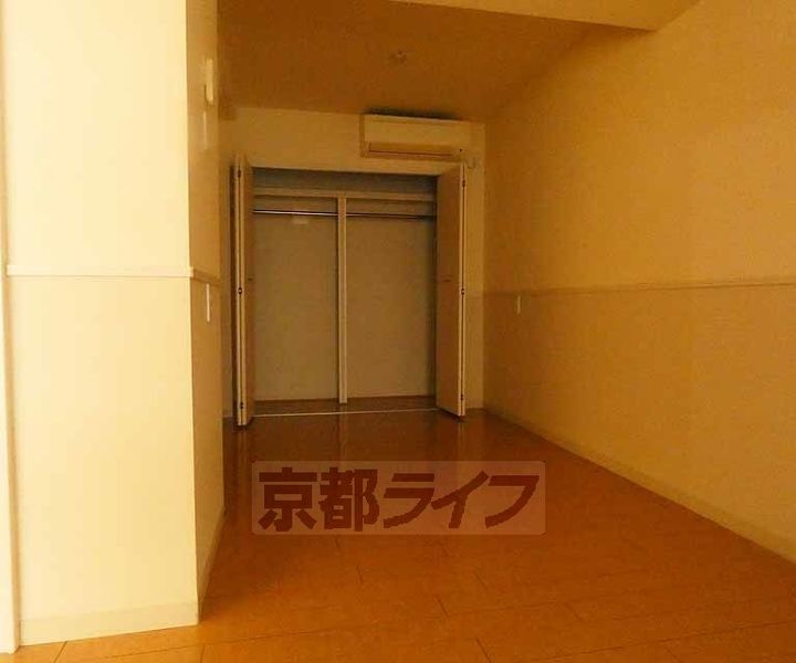 シュシュパルク六条院302の寝室