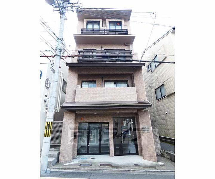 京都府京都市東山区泉涌寺雀ケ森町の賃貸マンションの外観