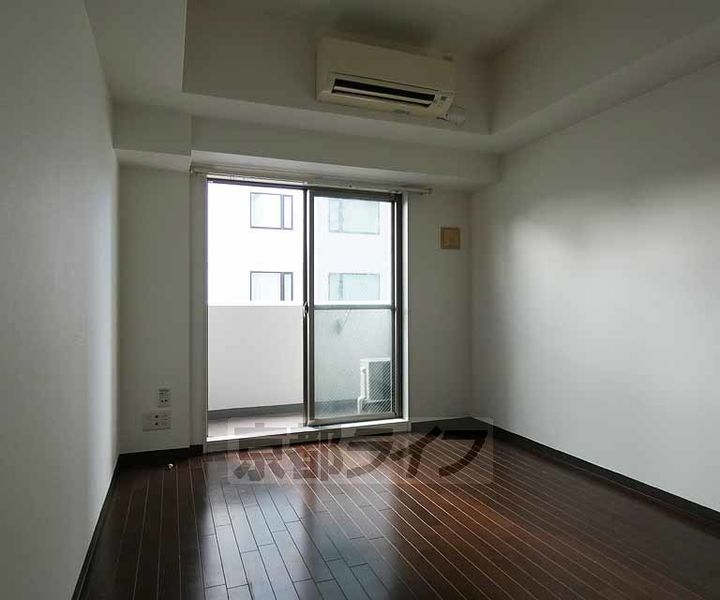 エステムプラザ京都烏丸五条402の居間