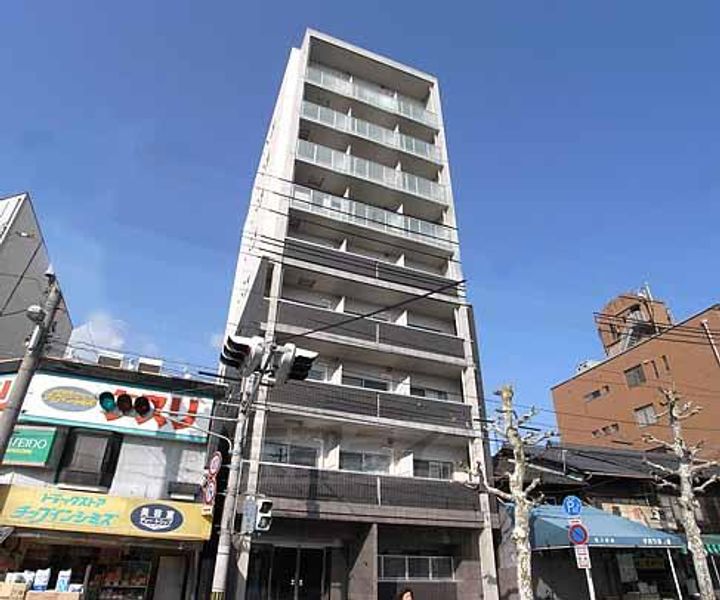 京都府京都市下京区朱雀北ノ口町（七条通り七本松東入る）の賃貸マンションの外観