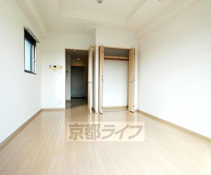 京都府京都市下京区朱雀北ノ口町(七条通り七本松東入る)の賃貸マンションの居間