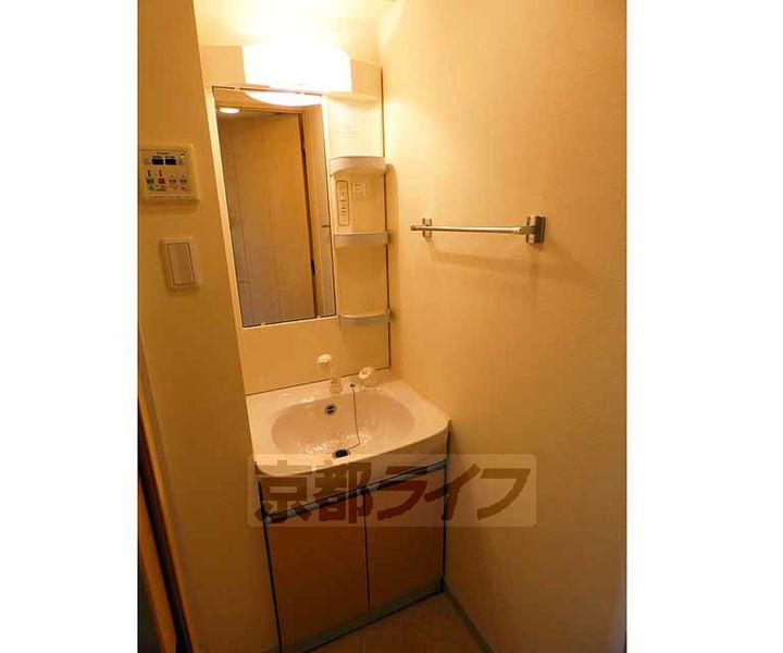 京都府京都市下京区西七条南東野町の賃貸マンションの内装