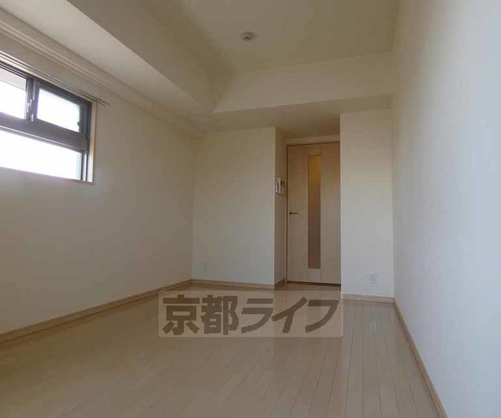 京都府京都市下京区西七条南東野町の賃貸マンションの居間