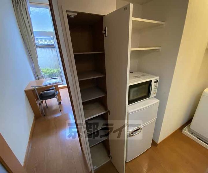 京都府京都市下京区油小路通五条上る上金仏町の賃貸アパートの内装