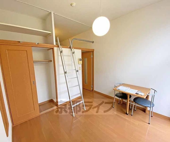 京都府京都市下京区油小路通五条上る上金仏町の賃貸アパートの居間