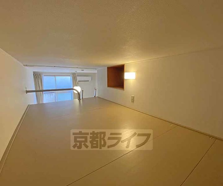 京都府京都市下京区油小路通五条上る上金仏町の賃貸アパートの居間