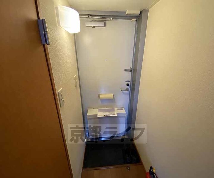 京都府京都市下京区油小路通五条上る上金仏町の賃貸アパートの玄関