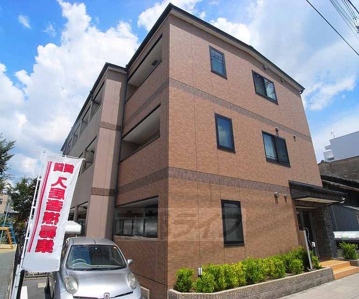京都府京都市南区四ツ塚町の賃貸マンションの外観