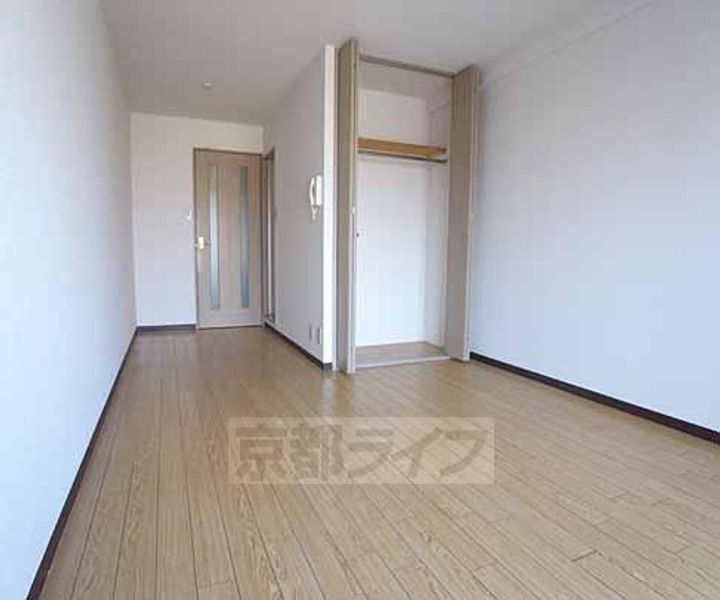 京都府城陽市枇杷庄の賃貸マンションの居間