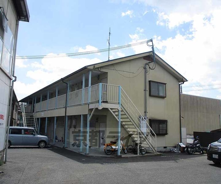 京都府宇治市五ケ庄新開の賃貸アパートの外観