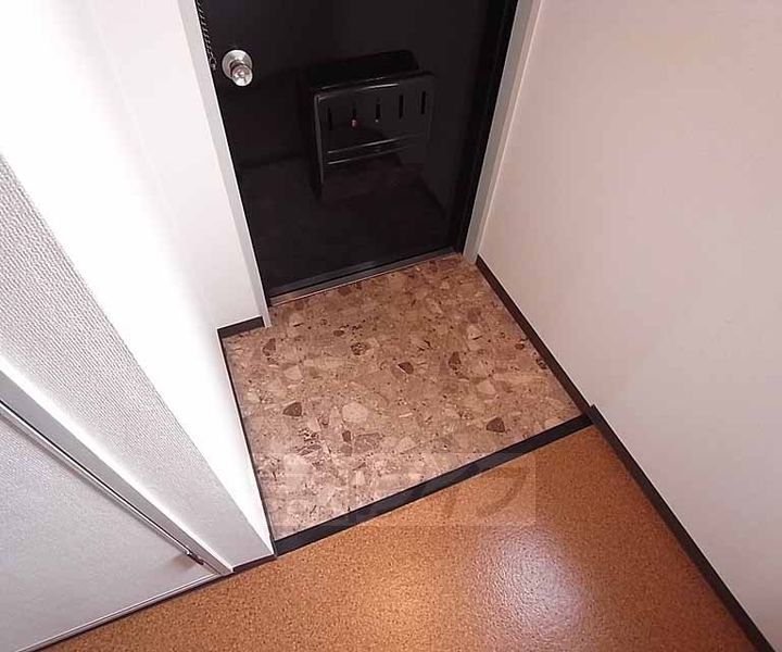 脇田建設ビル311の玄関