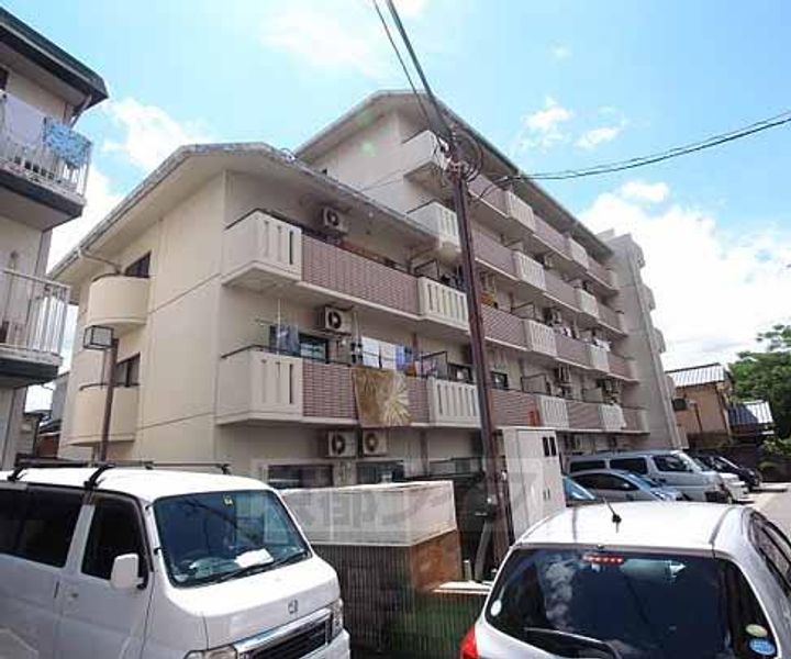 京都府宇治市五ヶ庄梅林の賃貸マンションの外観