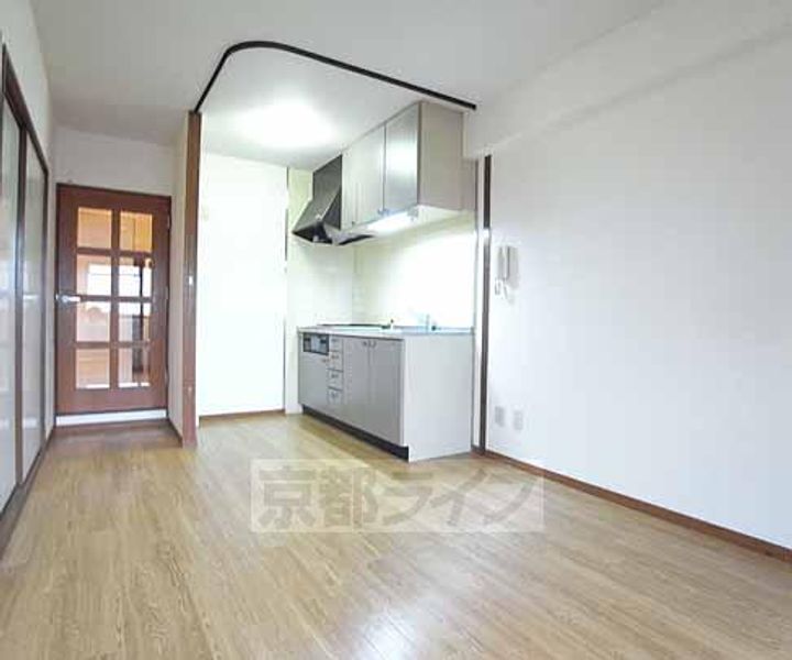 京都府宇治市五ヶ庄梅林の賃貸マンションの居間
