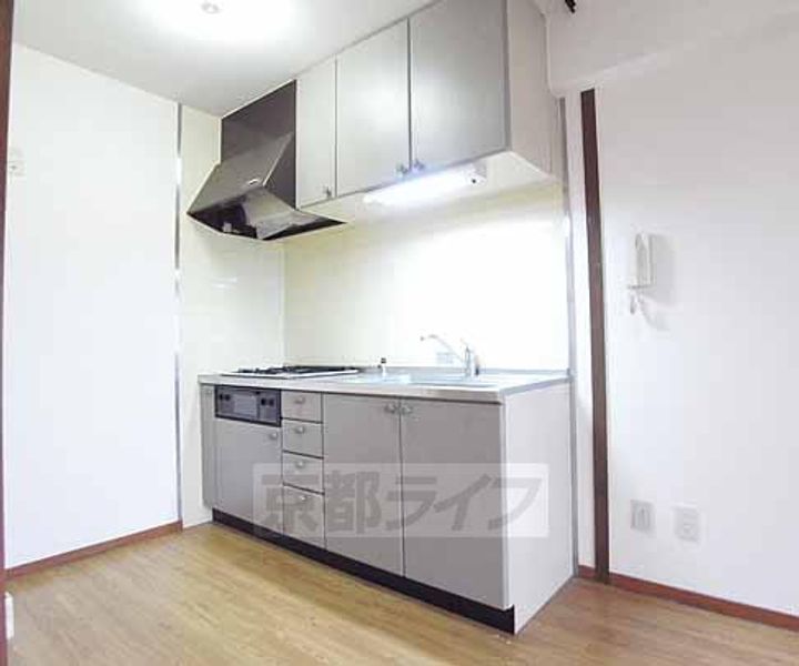 京都府宇治市五ヶ庄梅林の賃貸マンションのキッチン