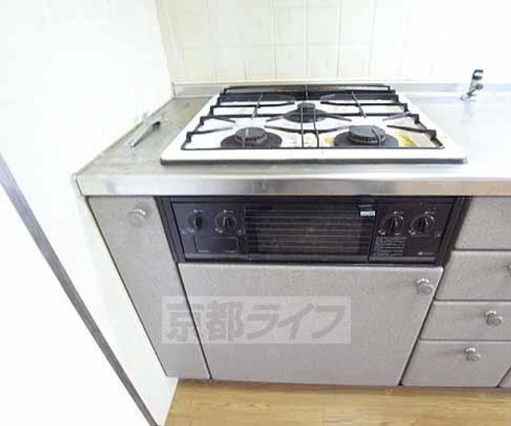 京都府宇治市五ヶ庄梅林の賃貸マンションのキッチン