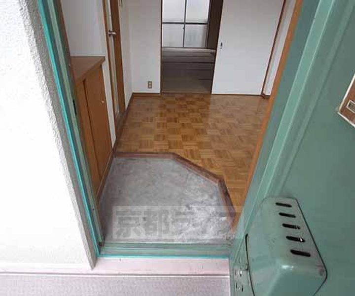 京都府宇治市槇島町落合の賃貸マンションの玄関