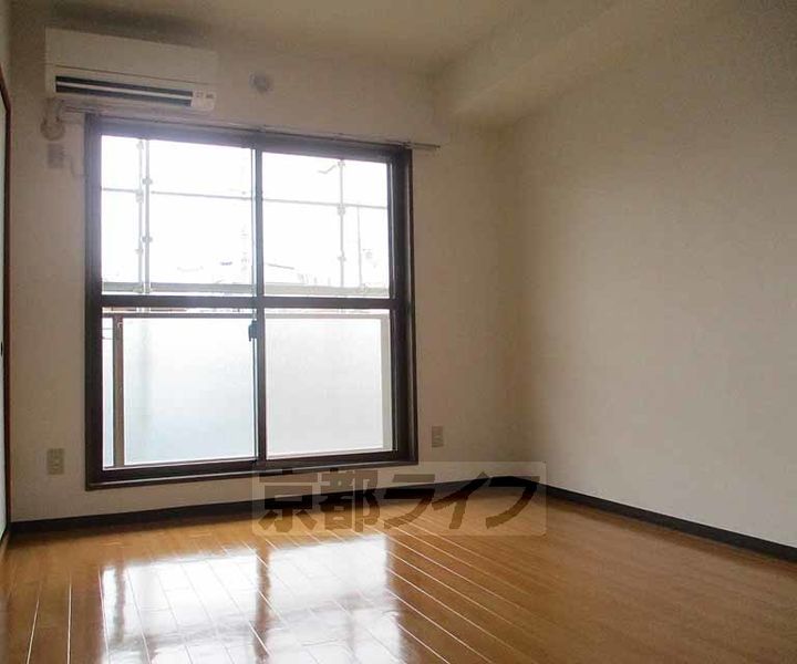 グリーンサム弐番館2102の居間