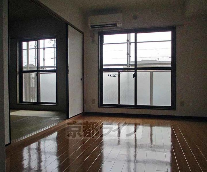 グリーンサム弐番館2102の居間