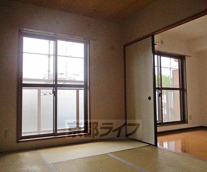 グリーンサム弐番館2102の居間