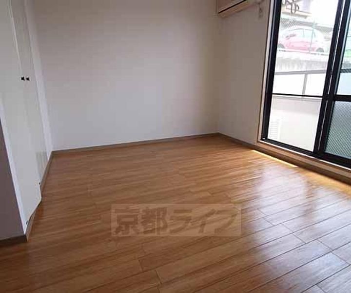 リバーハイツ宇治203の居間