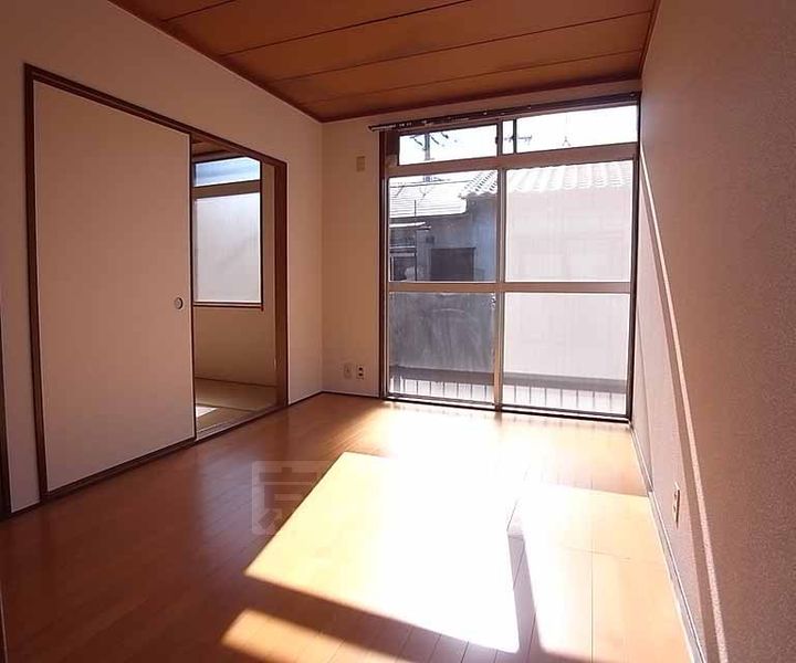 里尻スカイハイツ201の居間