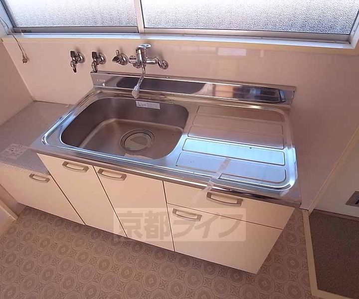里尻スカイハイツ201のキッチン