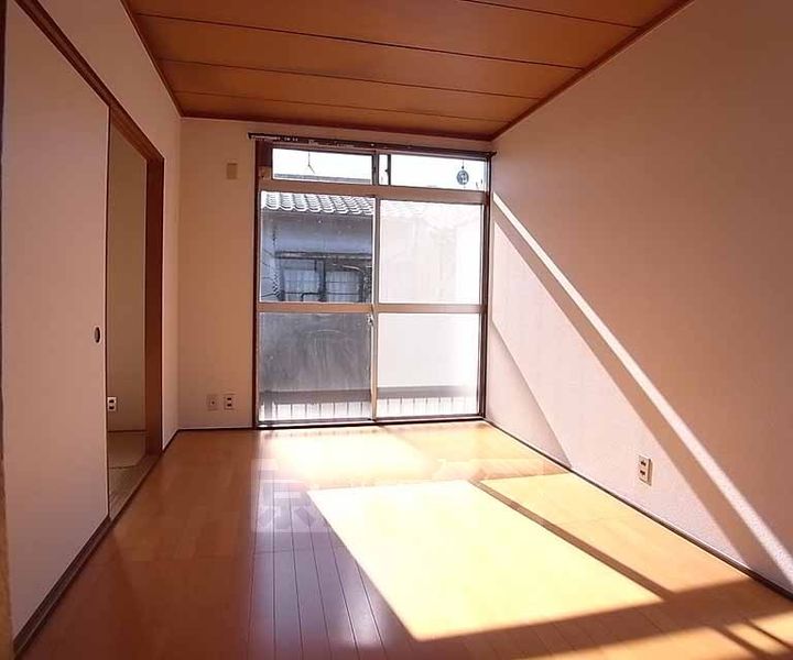 里尻スカイハイツ201の居間