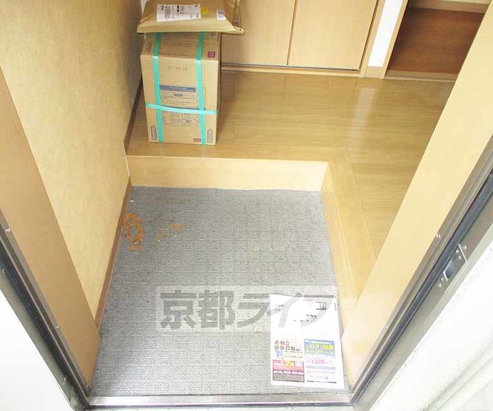 コーポ南城園203の玄関