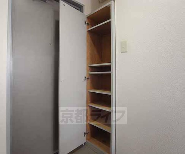 京都府宇治市槇島町三十五の賃貸マンションの玄関