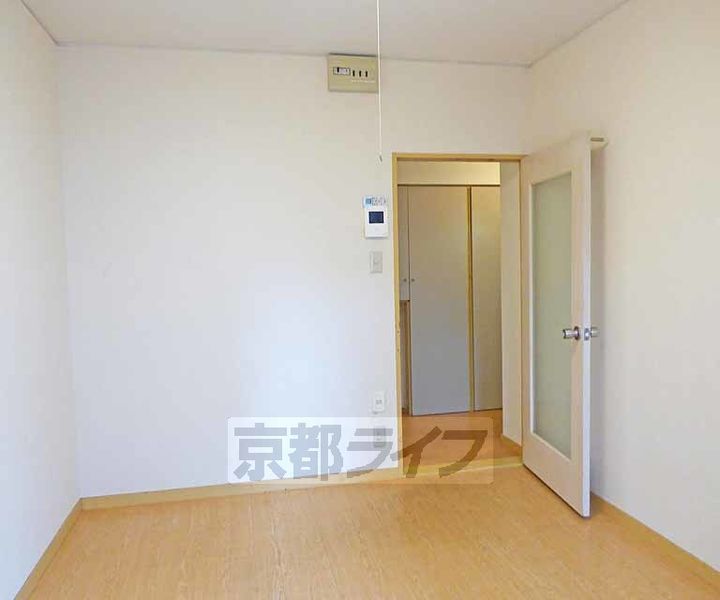 京都府京都市上京区俵屋町の賃貸マンションの居間