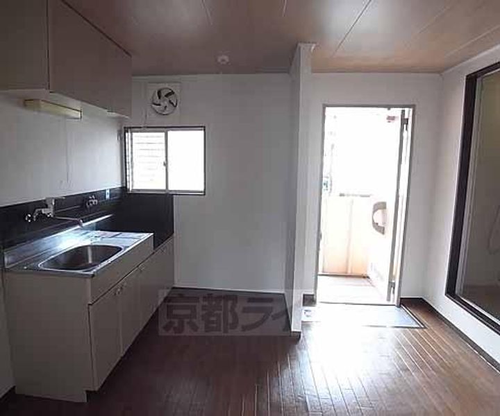 京都府京都市左京区修学院鹿ノ下町の賃貸アパートの居間