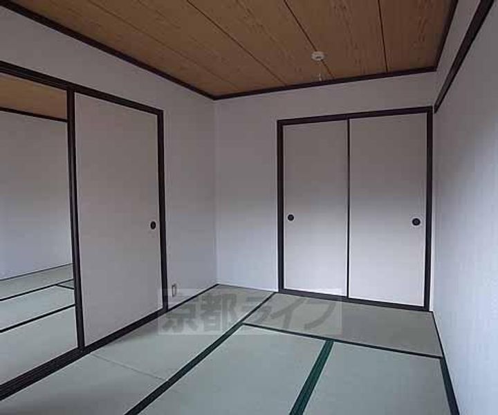 京都府京都市左京区修学院鹿ノ下町の賃貸アパートの居間