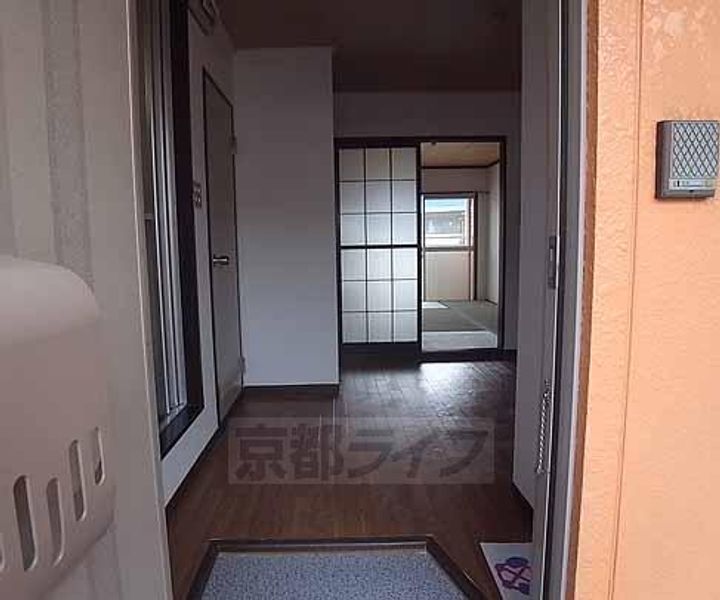 京都府京都市左京区修学院鹿ノ下町の賃貸アパートの玄関
