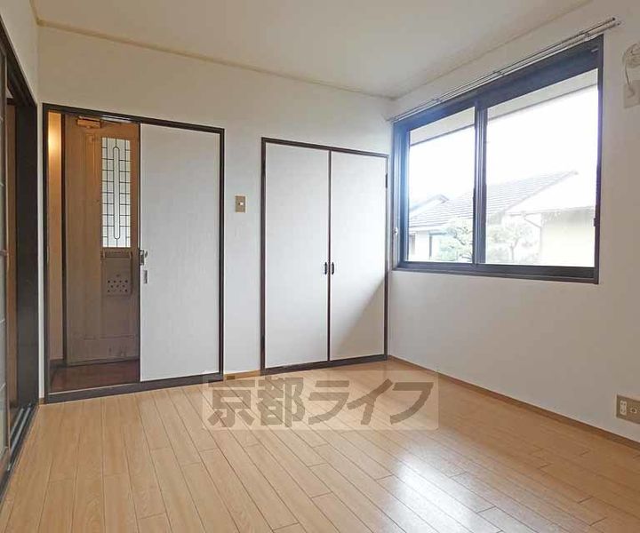 京都府京都市北区小松原北町の賃貸アパートの居間