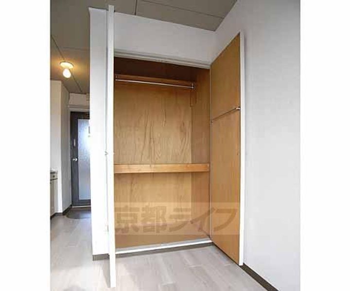 京都府京都市北区上賀茂朝露ケ原町の賃貸マンションの内装