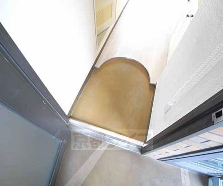 京都府京都市北区上賀茂朝露ケ原町の賃貸マンションの玄関