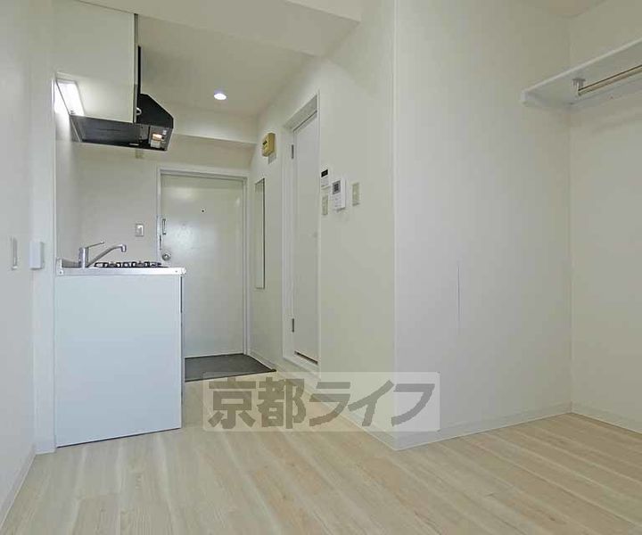 プレイル北大路ビル605の居間