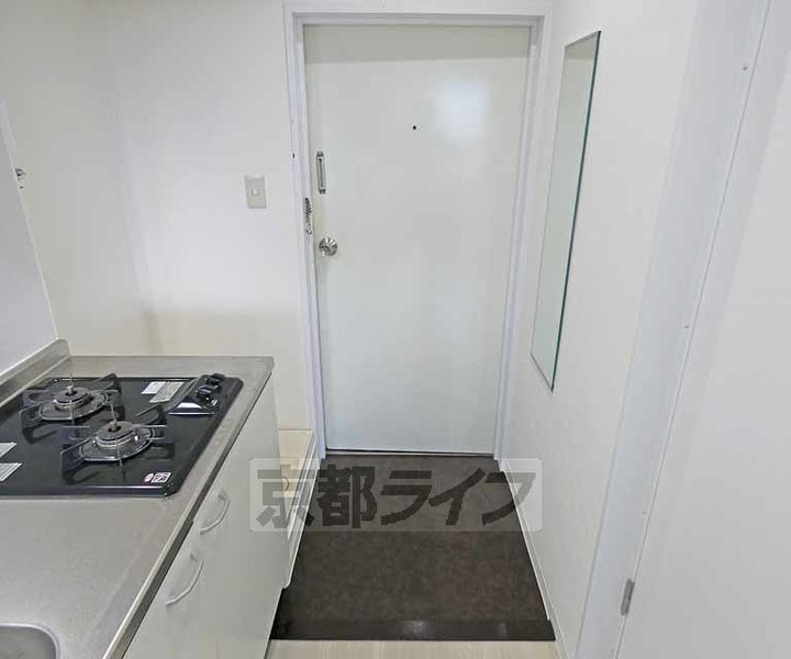 プレイル北大路ビル605の玄関