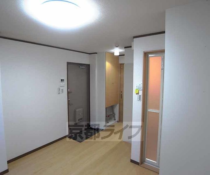 京都府京都市左京区吉田中阿達町の賃貸マンションの玄関