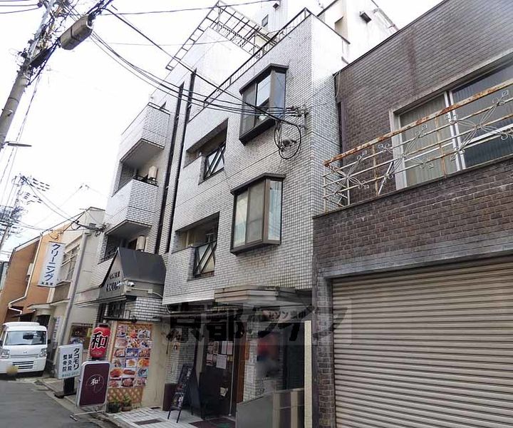 京都府京都市東山区三条通南裏白川筋西入三丁目南西海子町の賃貸マンションの外観