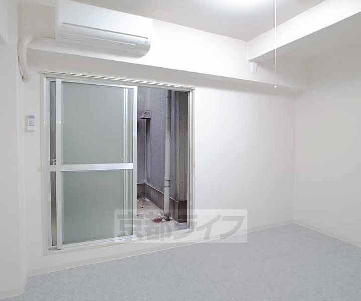 京都府京都市東山区三条通南裏白川筋西入三丁目南西海子町の賃貸マンションの居間