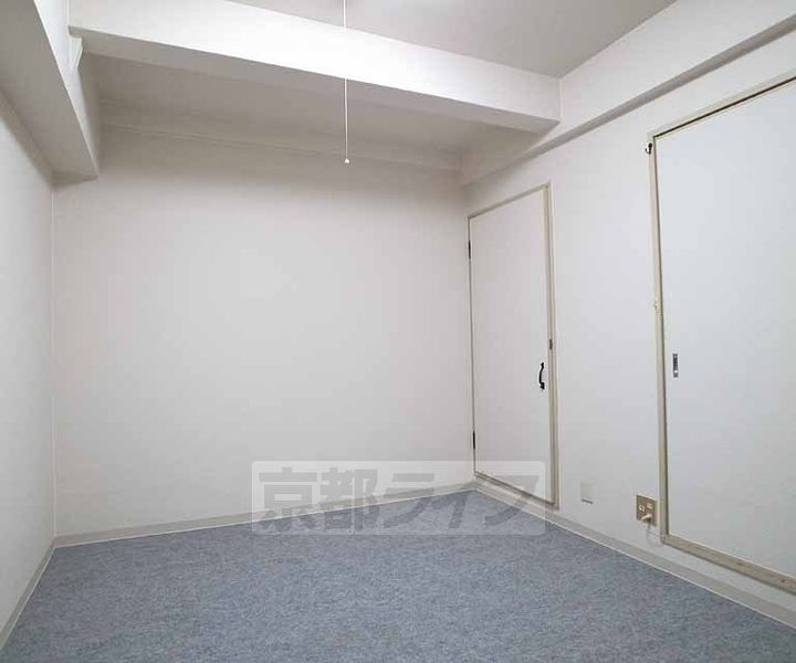 京都府京都市東山区三条通南裏白川筋西入三丁目南西海子町の賃貸マンションの居間