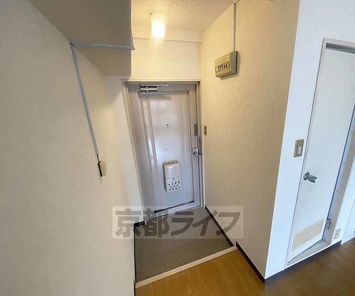 セゾン東山305の玄関