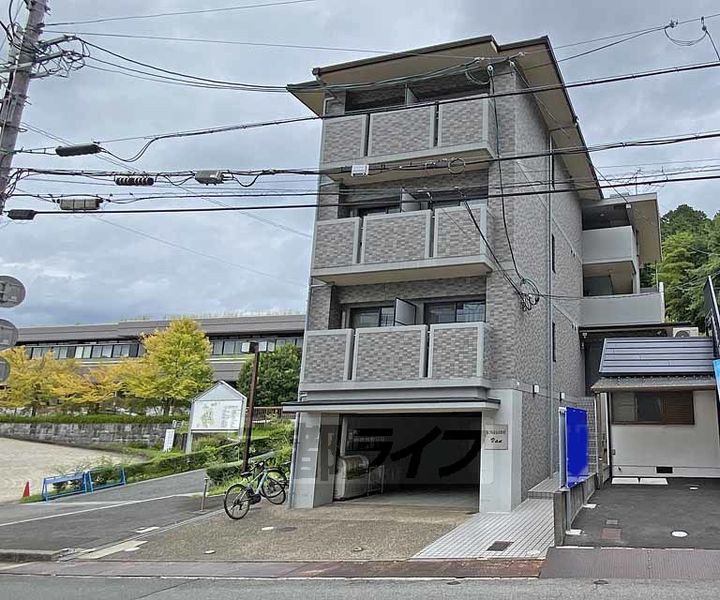 京都府京都市北区上賀茂神山の賃貸マンションの外観